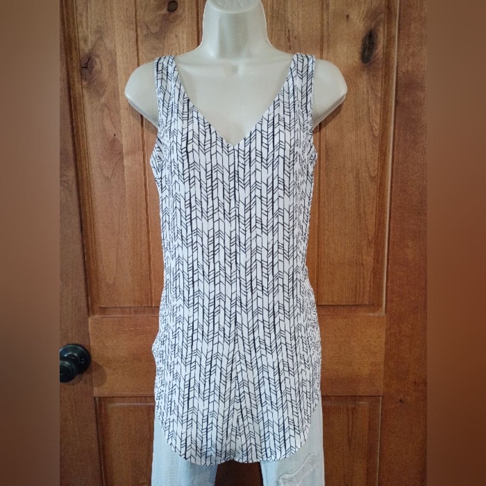Worthington‎ Black and White Patterned Top